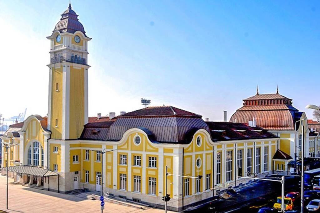 Comfy Home In The Heart Of Бургас Екстериор снимка